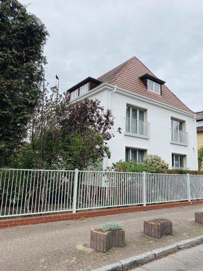 Powiew - B&B Pensjonat Noclegi Swinoujscie - Unterkunft Swinemuende - Guesthouse Tennis Garden Breakfast At Baltic Sea ภายนอก รูปภาพ